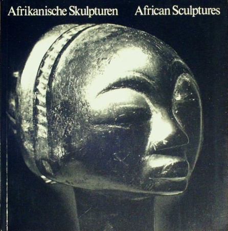 First  cover of 'AFRIKANISCHE SKULPTUREN. BESCHREIBENDER KATALOG. AFRICAN SCULPTURE. A DESCRIPTIVE CATALOGUE. (2nd unchanged ed.).'