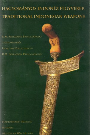 First  cover of 'HAGYOMÁNYOS INDONÉZ FEGYVEREK. R.M. SOELAEMAN PRINGGODIGDO GYUJTEMÉNYÉBOL.'