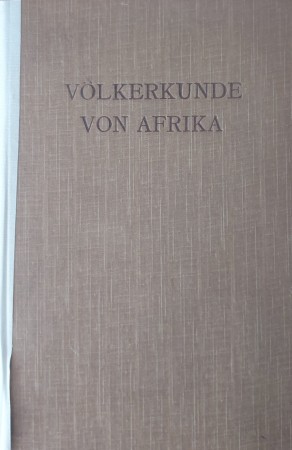 First  cover of 'VÖLKERKUNDE VON AFRIKA. MIT BESONDERER BERÜCKSICHTIGUNG DER KOLONIALEN AUFGABE.'