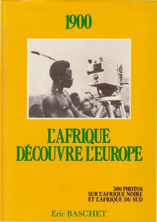 First  cover of '1900. L'AFRIQUE DECOUVRE L'EUROPE. 300 PHOTOGRAPHIES SUR L'AFRIQUE NOIRE ET L'AFRIQUE DU SUD.'