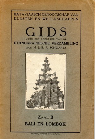 First  cover of 'GIDS VOOR DEN BEZOEKER VAN DE ETHNOGRAPHISCHE VERZAMELING.'