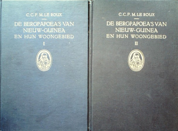 First  cover of 'DE BERGPAPOEA'S VAN NIEUW GUINEA EN HUN WOONGEBIED. 3 Vols.'