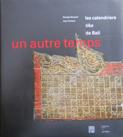 First  cover of 'UN AUTRE TEMPS. LES CALENDRIERS TIKA DE BALI.'