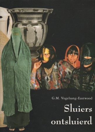 First  cover of 'SLUIERS ONTSLUIERD.'