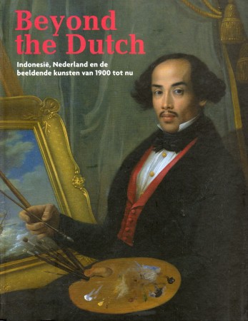 First  cover of 'BEYOND THE DUTCH. INDONESIË, NEDERLAND EN DE BEELDENDE KUNSTEN VAN 1900 TOT NU.'