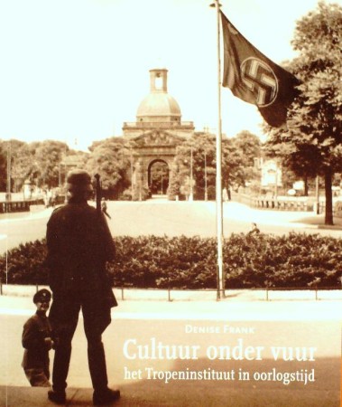 First  cover of 'CULTUUR ONDER VUUR. HET TROPENMUSEUM IN OORLOGSTIJD.'