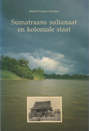First  cover of 'SUMATRAANS SULTANAAT EN KOLONIALE STAAT. DE RELATIE DJAMBI-BATAVIA (1830 - 1907) EN HET NEDERLANDSE IMPERIALISME.'