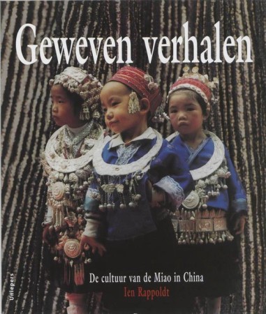 First  cover of 'GEWEVEN VERHALEN. DE CULTUUR VAN DE MIAO IN CHINA. WOVEN STORIES. THE CULTURE OF THE MIAO IN CHINA.'