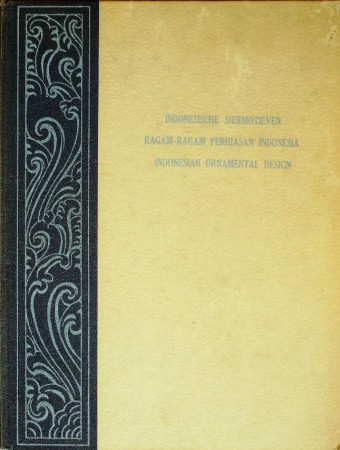 First  cover of 'INDONESISCHE SIERMOTIEVEN/RAGAM-RAGAM PERHIASAN INDONESIA/INDONESIAN ORNAMENTAL DESIGN.'