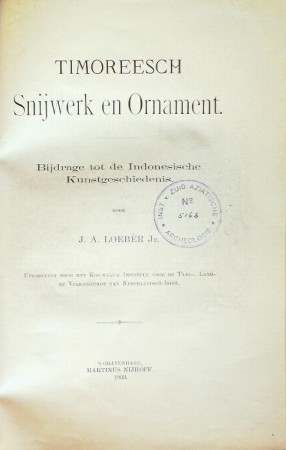 First  cover of 'TIMOREESCH SNIJWERK EN ORNAMENT.'