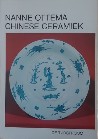 First  cover of 'CHINESE CERAMIEK. HANDBOEK GESCHREVEN NAAR AANLEIDING VAN DE VERZAMELING IN HET GEMEENTELIJK MUSEUM HET PRINCESSEHOF TE LEEUWARDEN.'