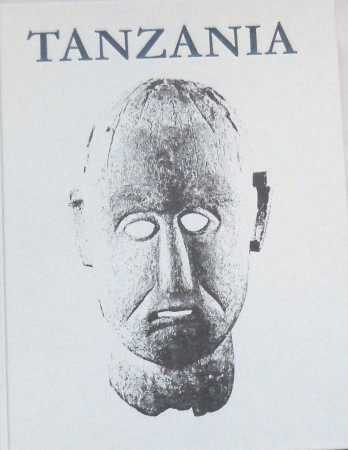 First  cover of 'TANZANIA. MEISTERWERKE AFRIKANISCHER SKULPTUR/SANAA ZA MABINGWA WA KIAFRIKA.'