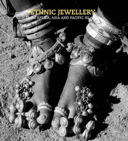 First  cover of 'ETHNIC JEWELLERY FROM AFRICA, ASIA, AND PACIFIC ISLANDS. THE RENÉ VAN DER STAR COLLECTION.'